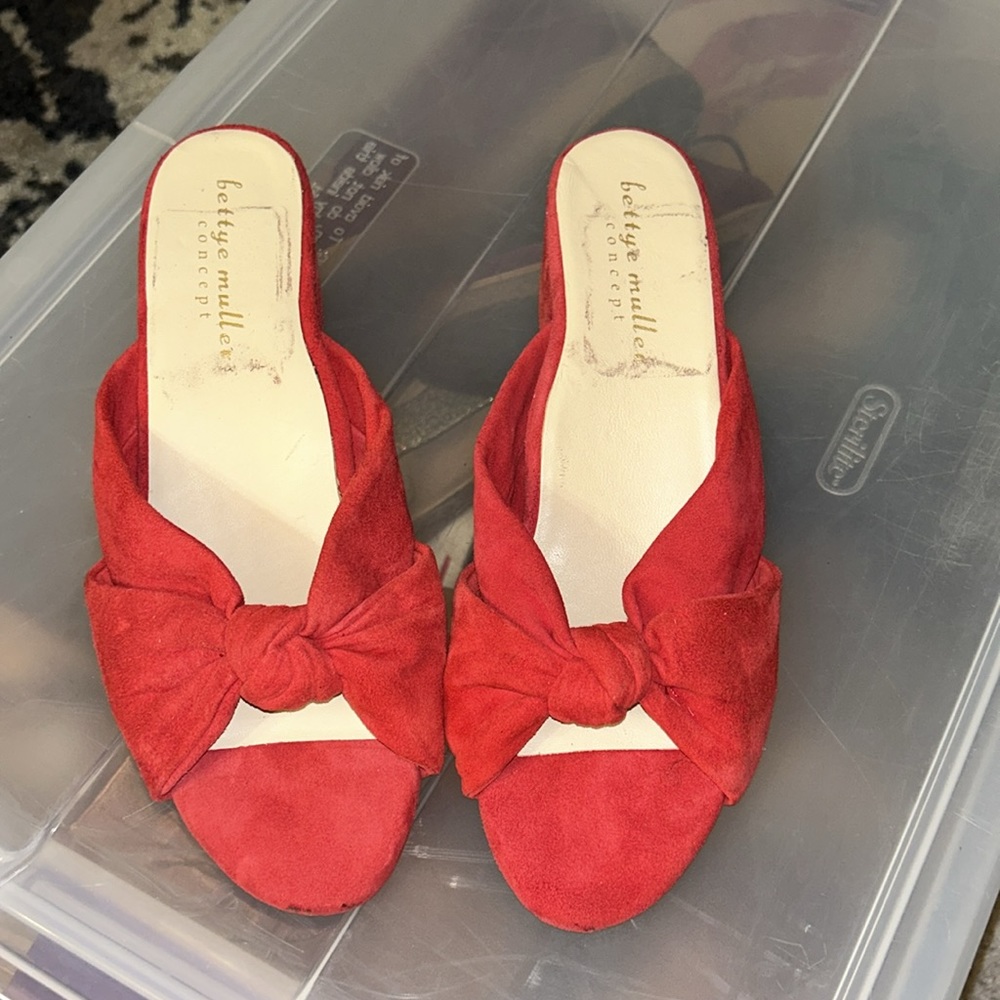 New Bettye Muller – Floyd Block Heel Sandal in red suede - Picture 4 of 12